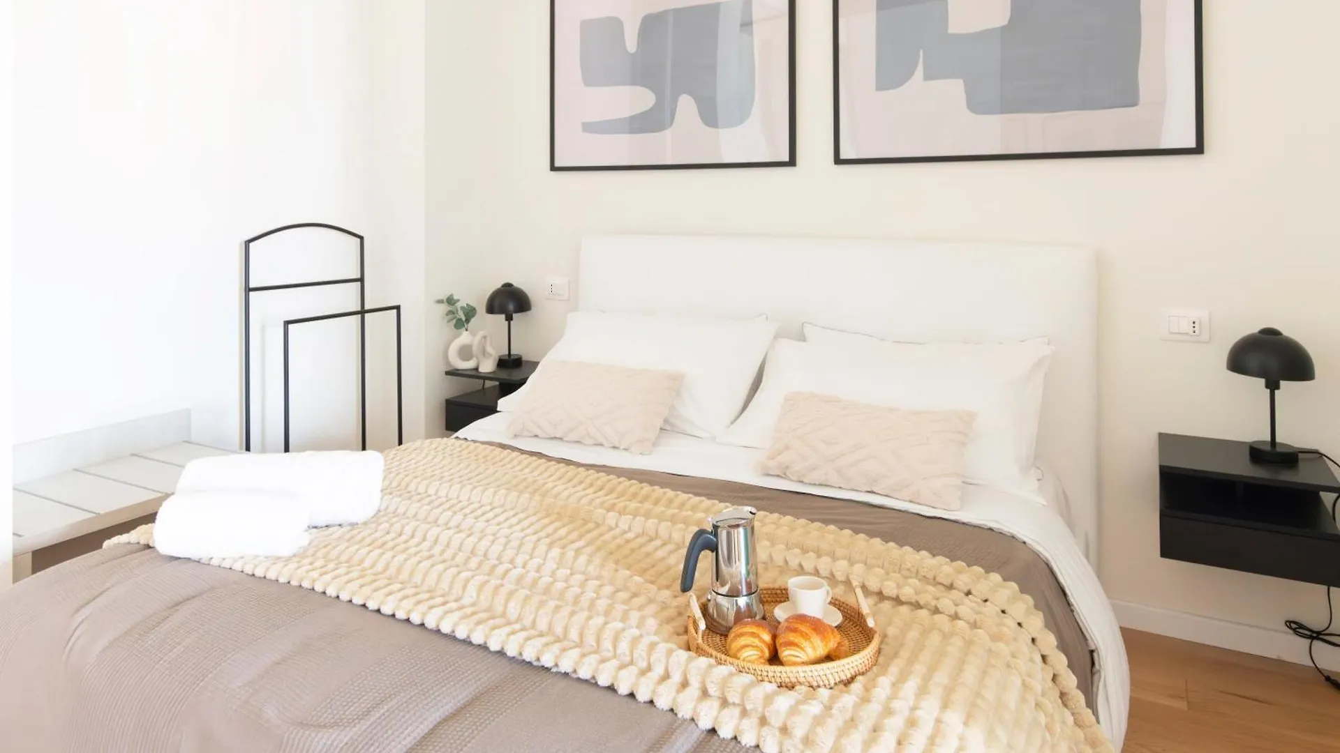 Modern & Stylish Near Isola & Central Station Милан Апартаменты