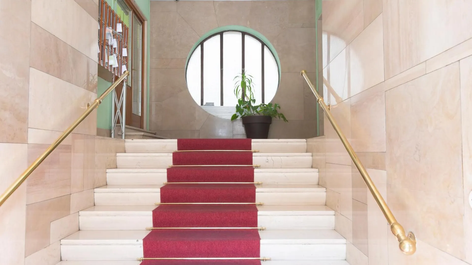 Апартаменты Modern & Stylish Near Isola & Central Station Милан