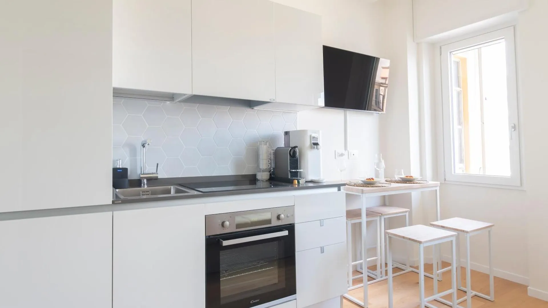 Апартаменты Modern & Stylish Near Isola & Central Station Милан