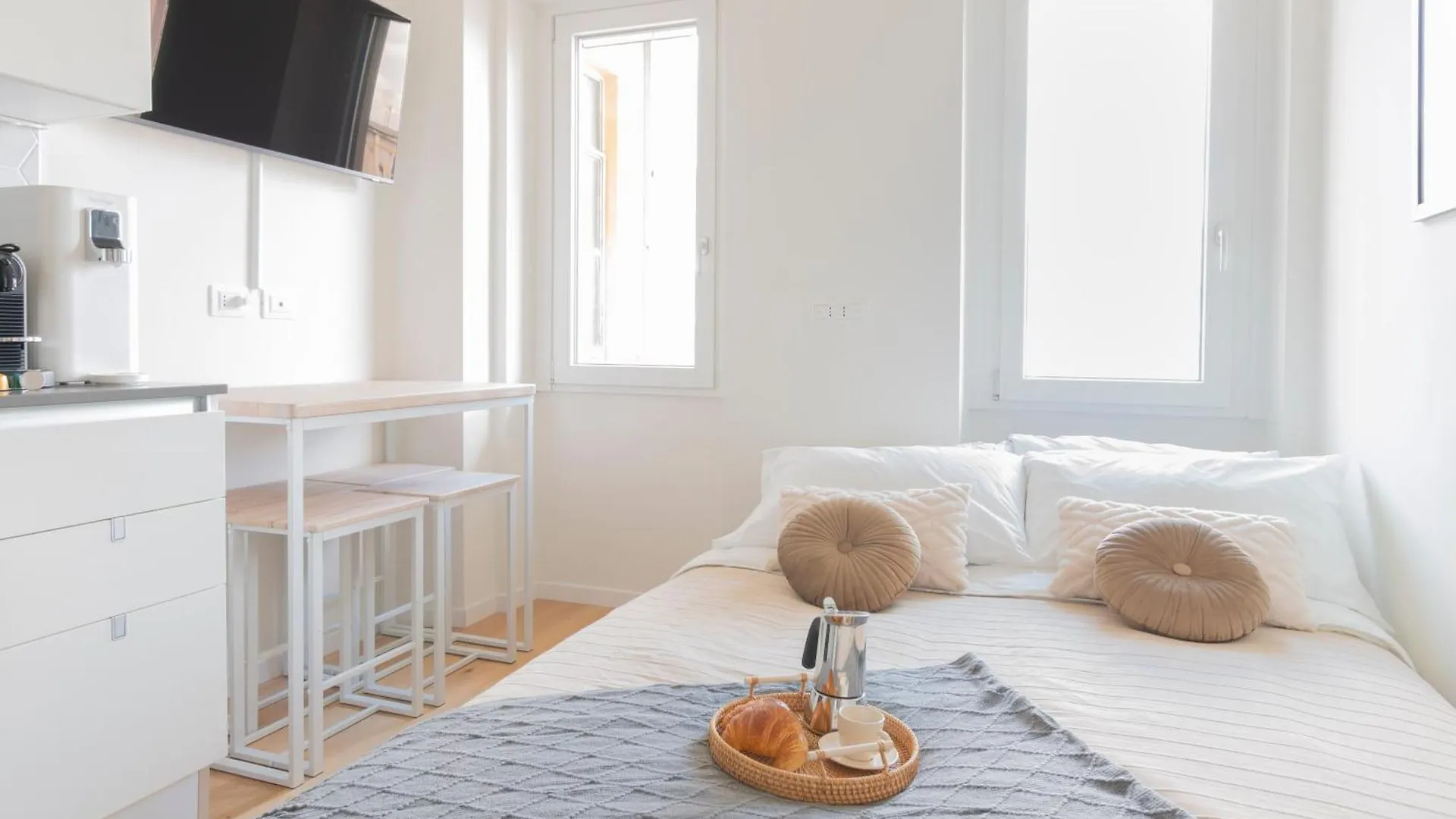 Modern & Stylish Near Isola & Central Station Milan
