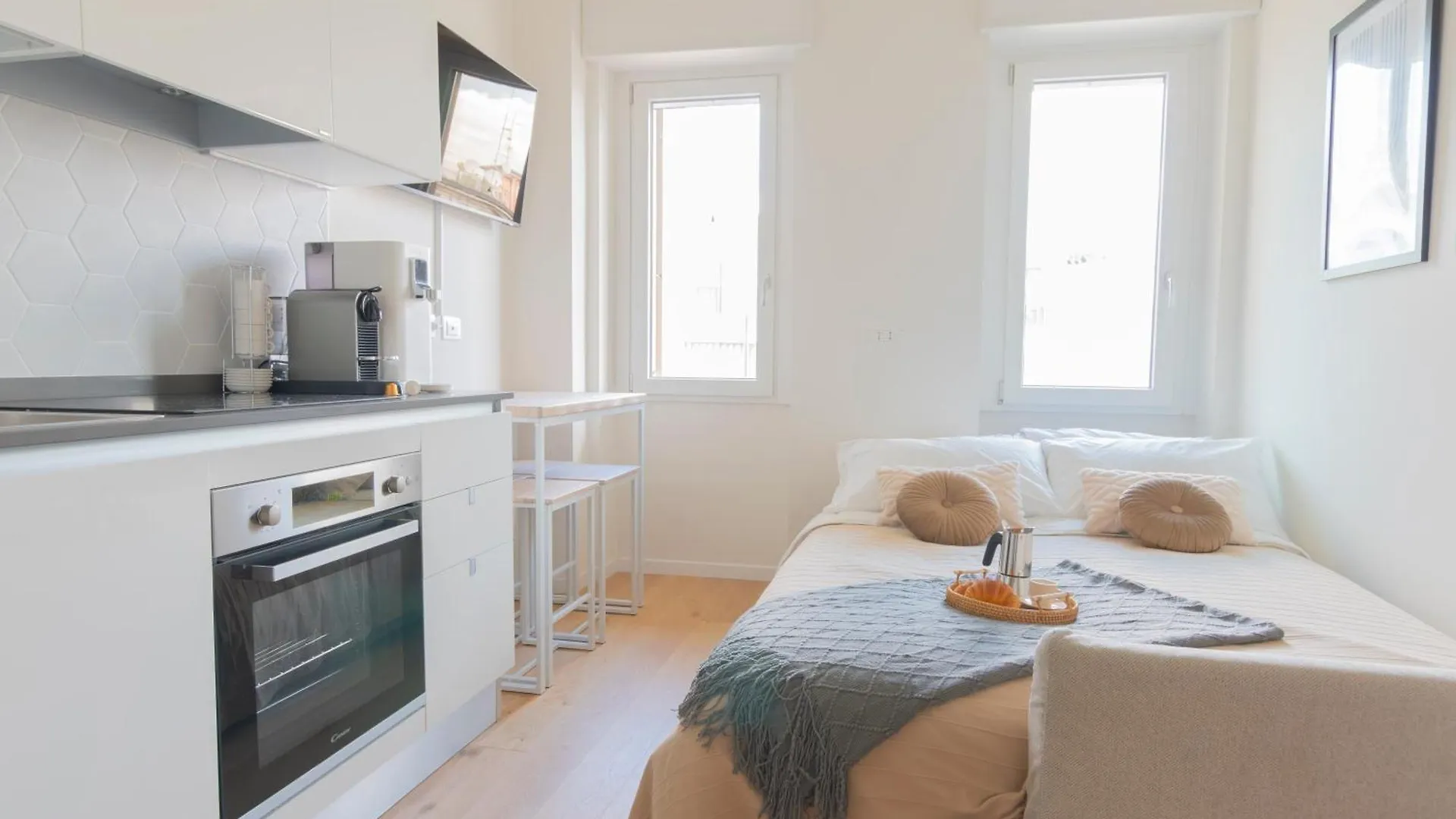 Modern & Stylish Near Isola & Central Station ميلان 0*,