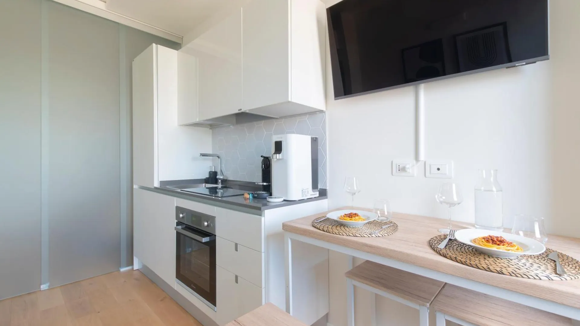 Modern & Stylish Near Isola & Central Station ميلان