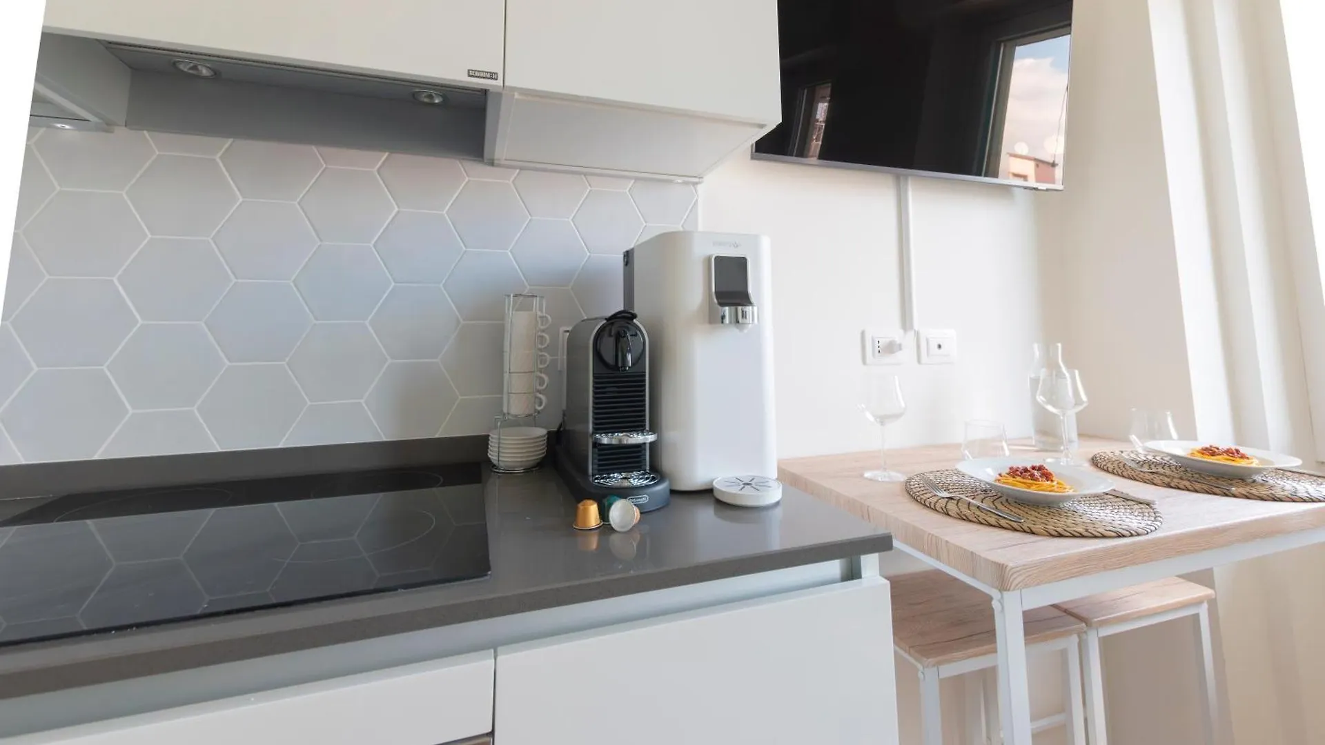 Modern & Stylish Near Isola & Central Station ميلان 0*,