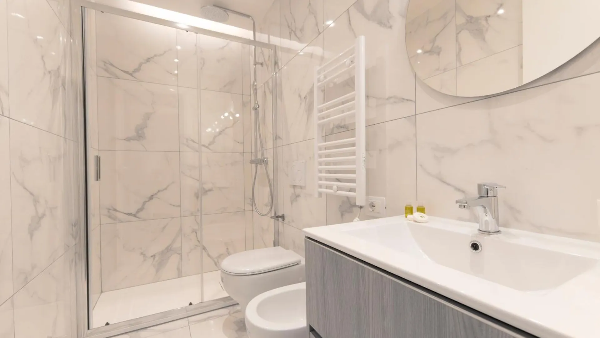شقة Modern & Stylish Near Isola & Central Station ميلان