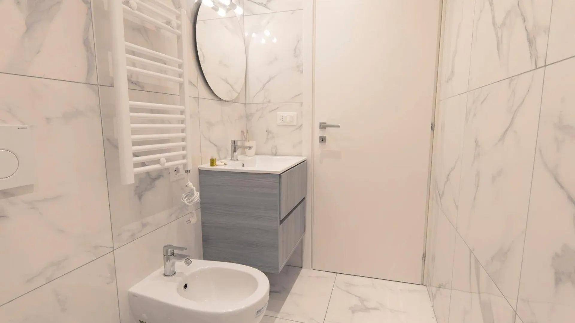 Modern & Stylish Near Isola & Central Station ميلان 0*,  إيطاليا